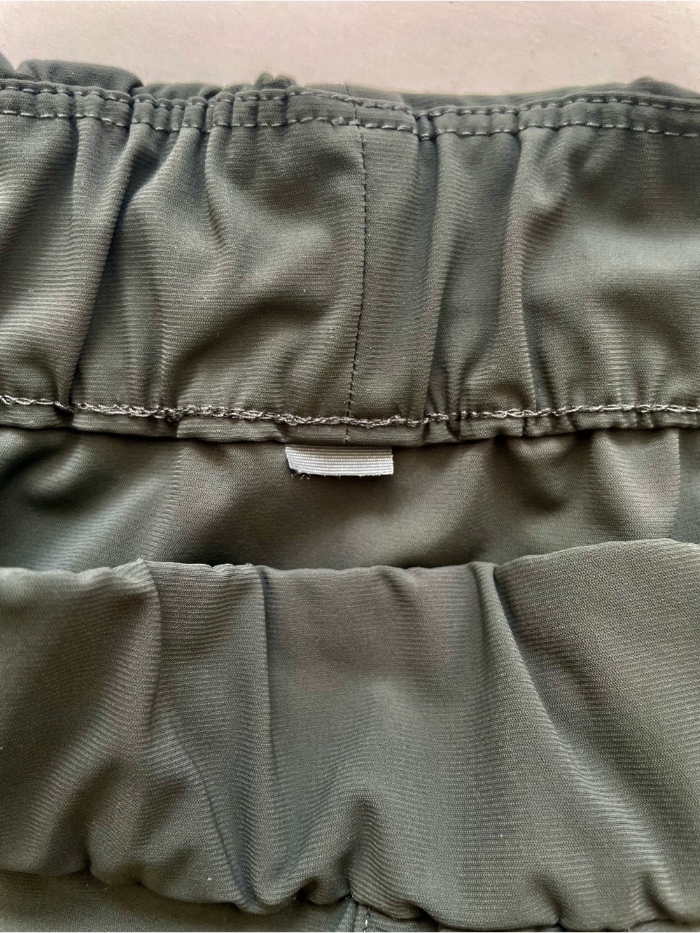 Vuori Miles Ankle Pants Grey Size M Athleisure Casual Work Out Walking Sporty - Picture 8 of 16